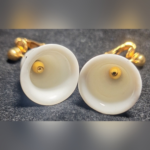 Vintage AVON Elegant Gold Tone and Bone China Bell Clip-on Earrings - Picture 3 of 5
